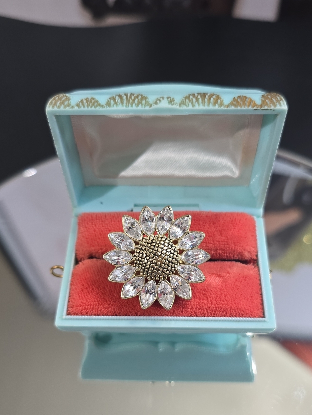 Fossil Crystal Sunflower Chunky Statement Ring - Gold and Clear Size 7